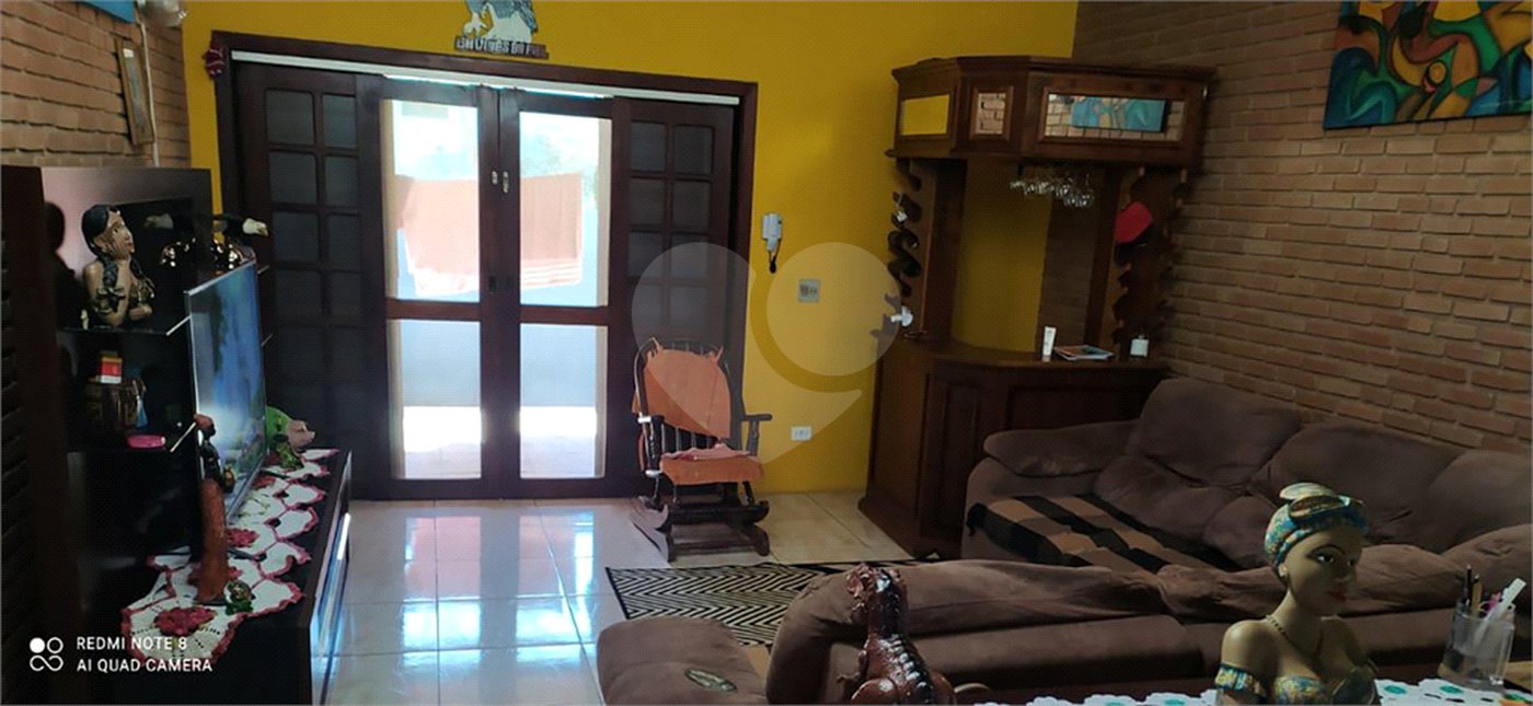 Chácara à venda com 3 quartos, sendo 1 suíte,  em Jardim Estância Brasil, Atibaia, SP