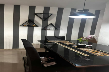 Sobrado à venda com 3 quartos, sendo 1 suíte, em Jardim Camila, Sorocaba, SP