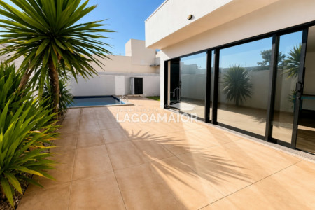 Casa à venda com 3 quartos, sendo 3 suítes, no condomínio Residencial Costa Leste, Três Lagoas - MS