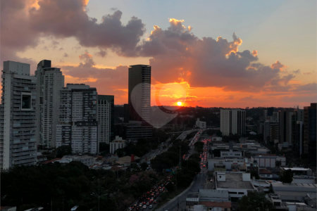 Apartamento à venda com 2 quartos, sendo 1 suíte, em Vila Olímpia, São Paulo, SP