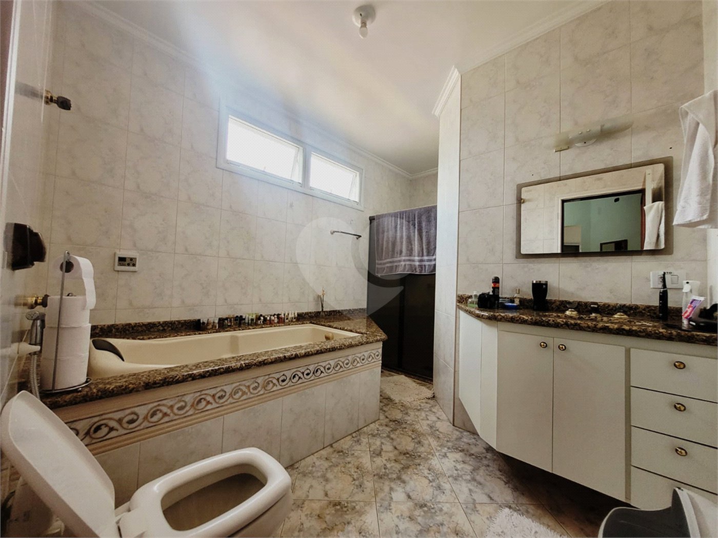 Casa à venda com 4 quartos, sendo 3 suítes,  no condomínio Acmti - Colinas do Mosteiro, Terras de Itaici e Recanto dos Pássaros, Indaiatuba - SP