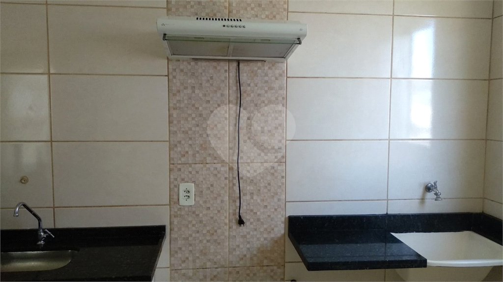 Apartamento no Condomínio Monte Azul.
