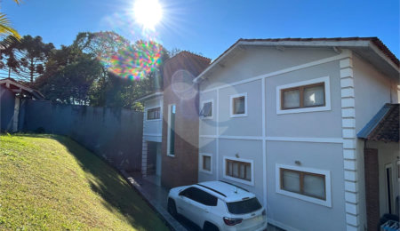 Casa à venda ou para alugar com 4 quartos, sendo 1 suíte,  no condomínio Alpes da Cantareira, Mairiporã - SP