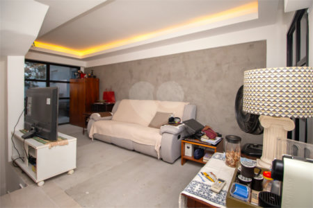 Casa à venda com 2 quartos, sendo 1 suíte, no condomínio Vloft, São Paulo - SP
