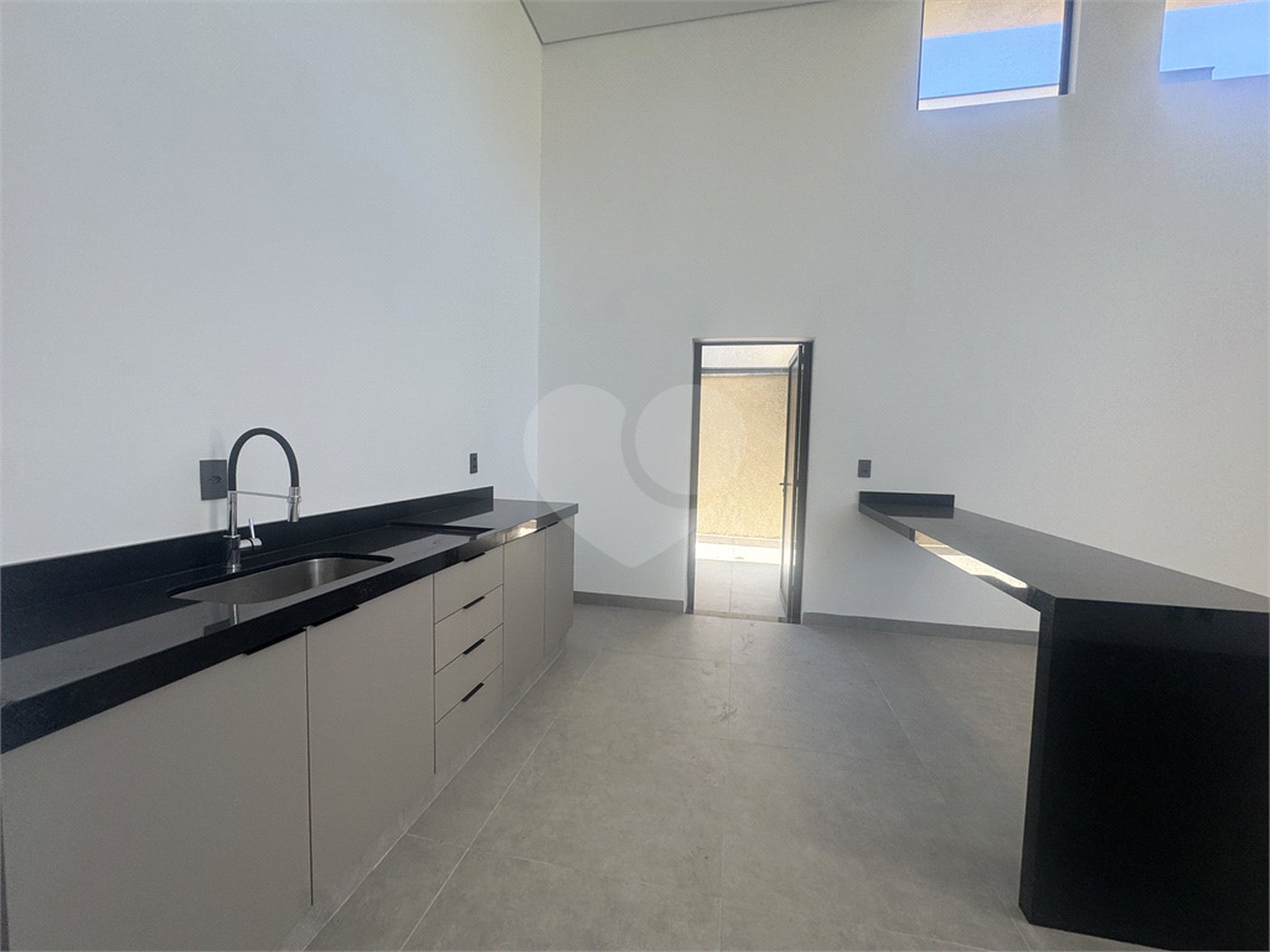 Casa à venda com 3 quartos, sendo 1 suíte, no condomínio Residencial Villagio Wanel, Sorocaba - SP