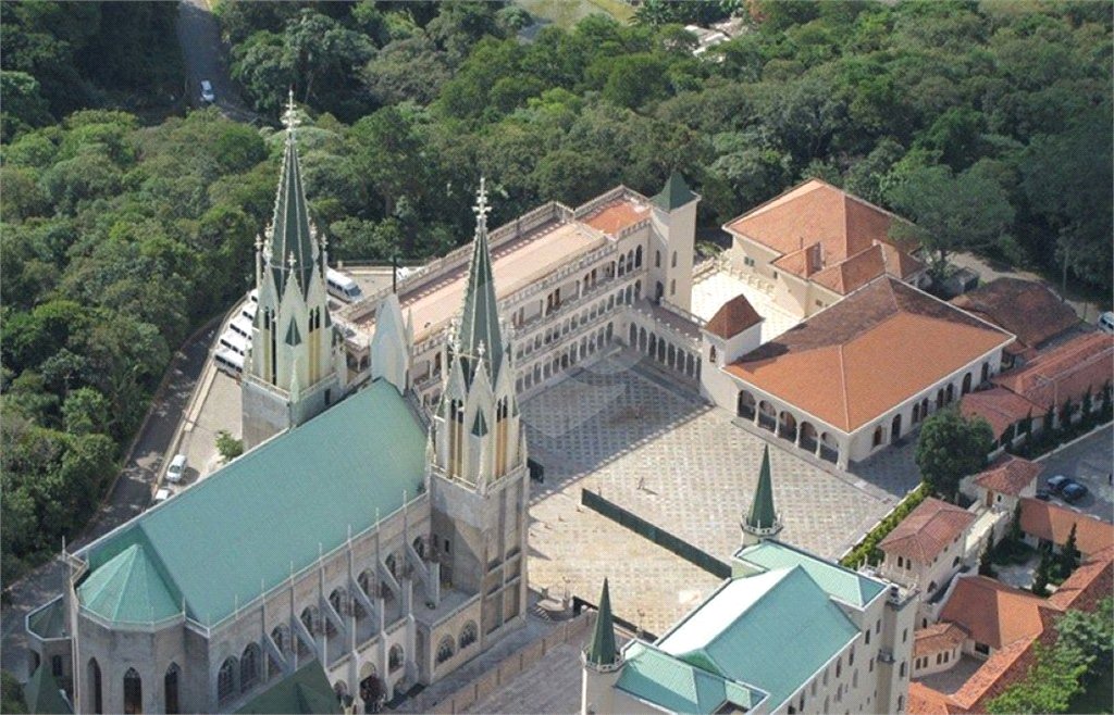 Casa à venda com 2 quartos, sendo 1 suíte, em Região Central, Caieiras, SP