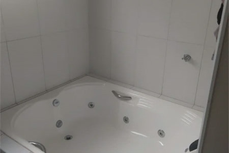 Casa à venda com 3 quartos, sendo 1 suíte,  em Jardim Leonor, São Paulo, SP