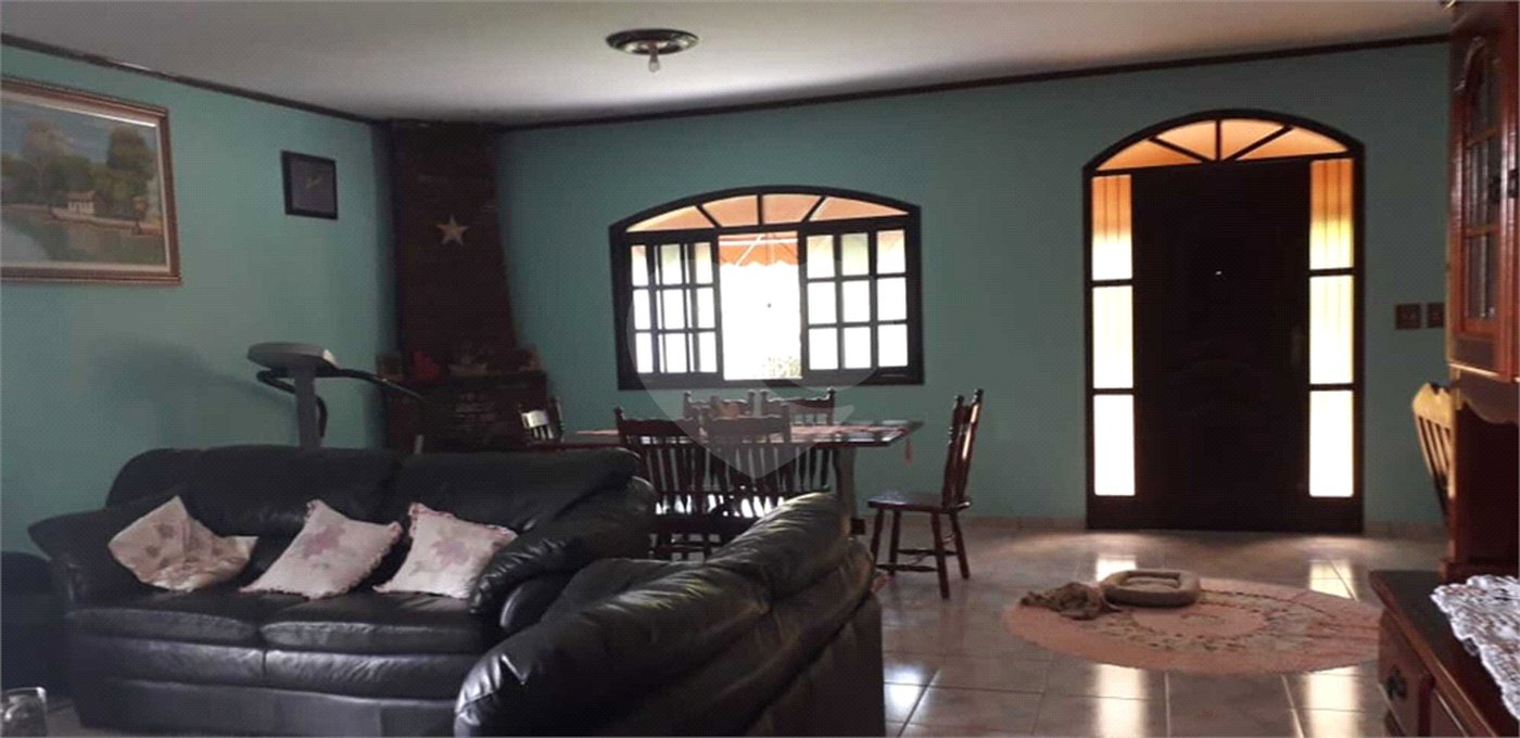 Casa à venda com 4 quartos, sendo 2 suítes, no condomínio Gleba II, Mairiporã - SP