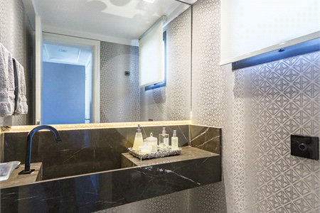 Apartamento de 149,51m2, 3 dormitórios, 1 suíte, toalete social, living 2 ambientes, 2 vagas fixas e lazer completo em Higienópolis.