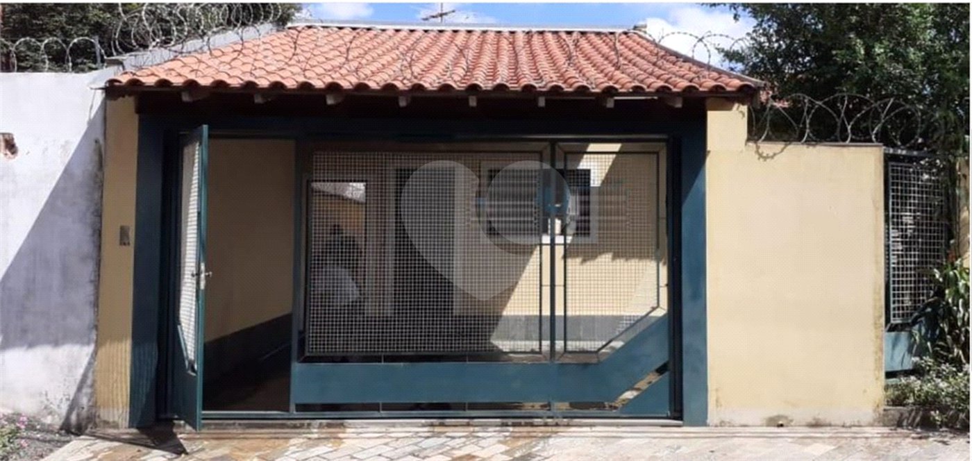 Casa Térrea com 2 dormitórios.
