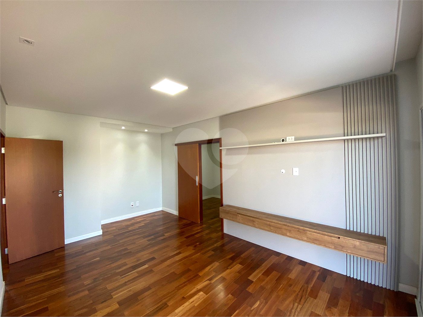 Casa com alto padrão de acabamento para venda no Condomínio Montreal.