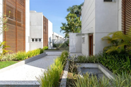 Casa à venda com 4 suítes no condomínio Hípica Garden, São Paulo - SP