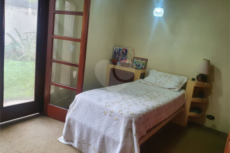 Casa à venda com 4 quartos, sendo 1 suíte, em Interlagos, São Paulo, SP
