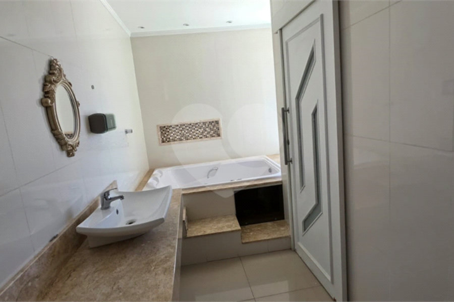 Casa Térrea à venda ou para alugar com 8 quartos, sendo 4 suítes, em Vila Pereira Barreto, São Paulo, SP