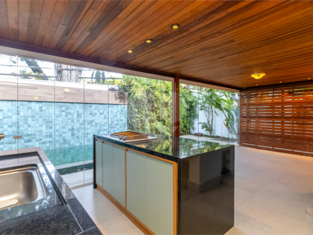 Casa à venda com 4 quartos, sendo 3 suítes,  no condomínio Village Place, São Paulo - SP