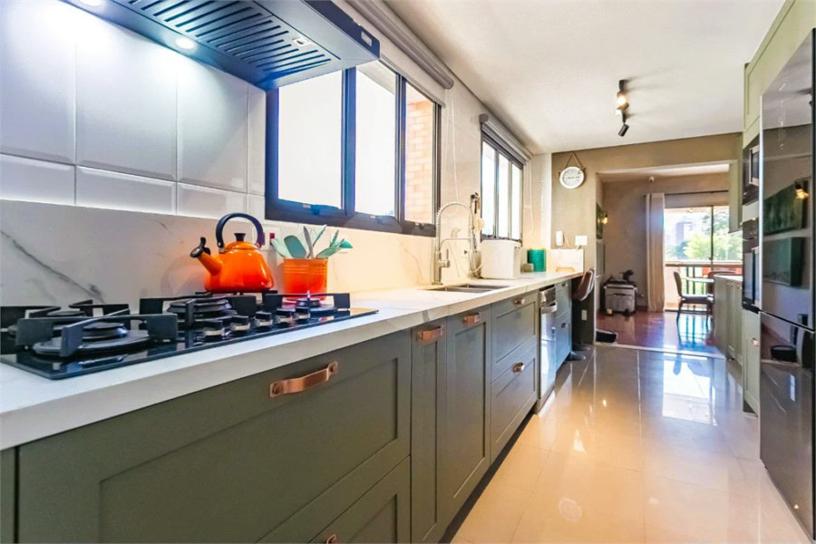 Vila Clementino - Apartamento reformado | 186 m² | 3 suítes | 3 vagas livres