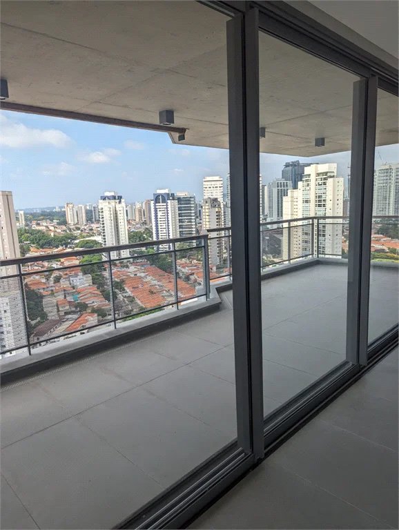 Apartamento à venda com 3 quartos, sendo 2 suítes, em Jardim das Acácias, São Paulo, SP