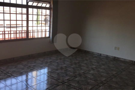 Sobrado à venda com 6 quartos, sendo 3 suítes, em Jardim Refúgio, Sorocaba, SP