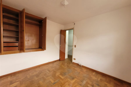 Sobrado à venda com 2 quartos em Jardim Mangalot, São Paulo, SP