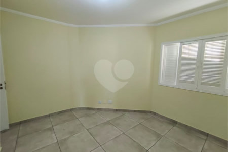 Sobrado à venda com 3 quartos, sendo 1 suíte, em Vila Nivi, São Paulo, SP