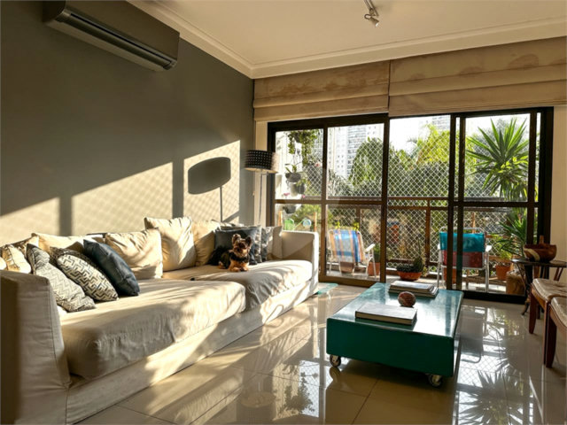 Apartamento à venda com 3 quartos, sendo 1 suíte,  em Vila Sofia, São Paulo, SP