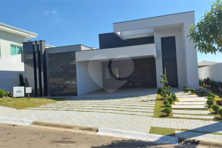 Casa à venda com 3 suítes no condomínio Shambala III, Atibaia - SP