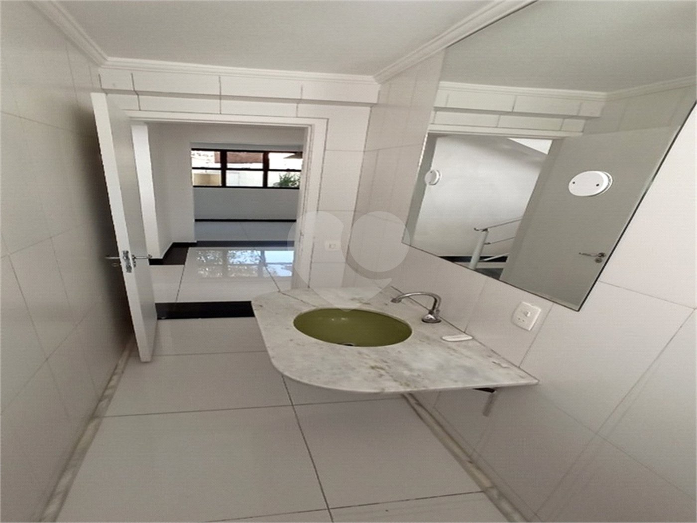 Sobrado para alugar com 3 quartos, sendo 1 suíte,  em Vila Oliveira, Mogi das Cruzes, SP
