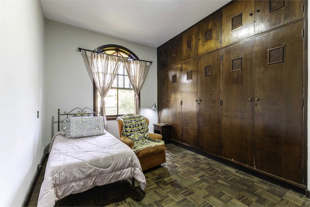 Casa à venda com 4 quartos, sendo 2 suítes, em Jardim Leonor, São Paulo, SP
