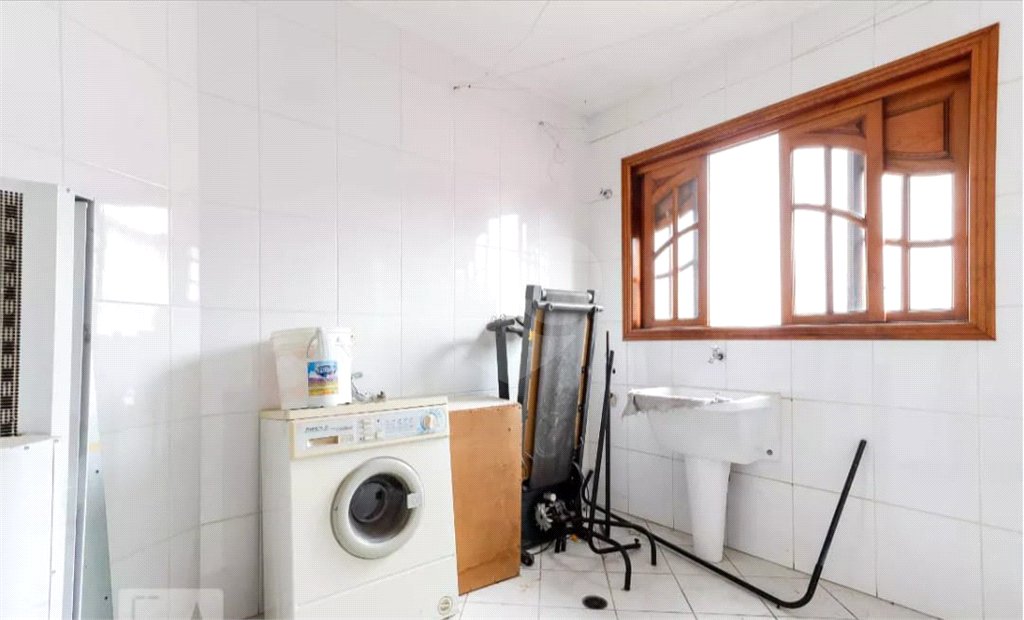 Sobrado à venda com 5 quartos, sendo 4 suítes, em Tremembé, São Paulo, SP