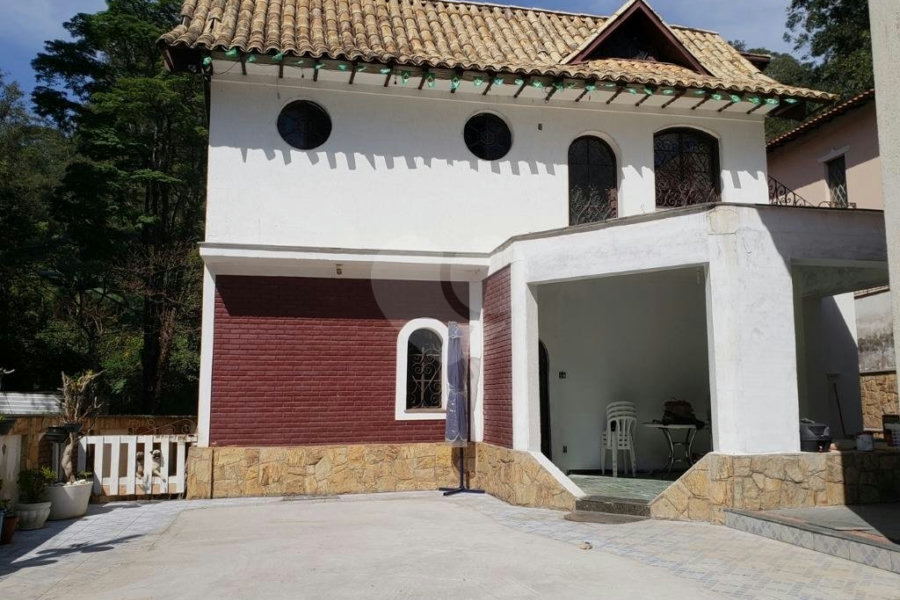 Sobrado à venda com 4 quartos, sendo 1 suíte, em Jardim Floresta, São Paulo, SP