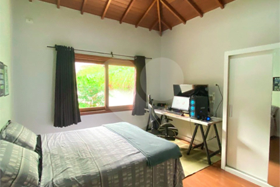Casa à venda com 4 quartos, sendo 2 suítes, no condomínio Suíça da Cantareira, Mairiporã - SP