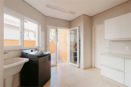 Casa à venda com 5 quartos, sendo 4 suítes, no condomínio Figueira Garden, Atibaia - SP