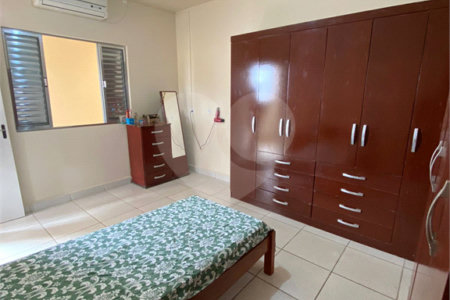 Sobrado à venda com 3 quartos em Jundiapeba, Mogi das Cruzes, SP