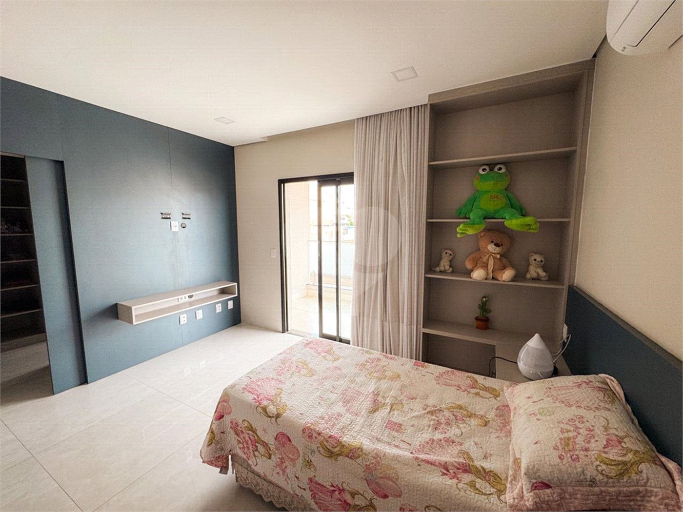 Casa à venda com 4 quartos, sendo 2 suítes, no condomínio Belvedere 2, Cuiabá - MT