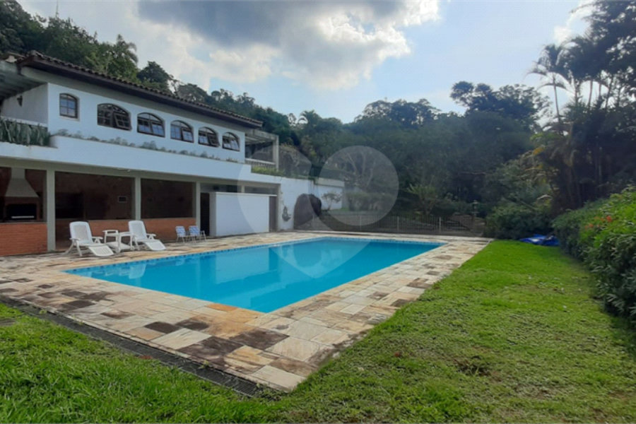 Casa à venda com 6 quartos, sendo 5 suítes, em Roseira, Mairiporã, SP