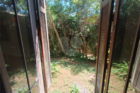 Casa à venda com 4 quartos, sendo 3 suítes, no condomínio Patrimônio do Carmo, São Roque - SP