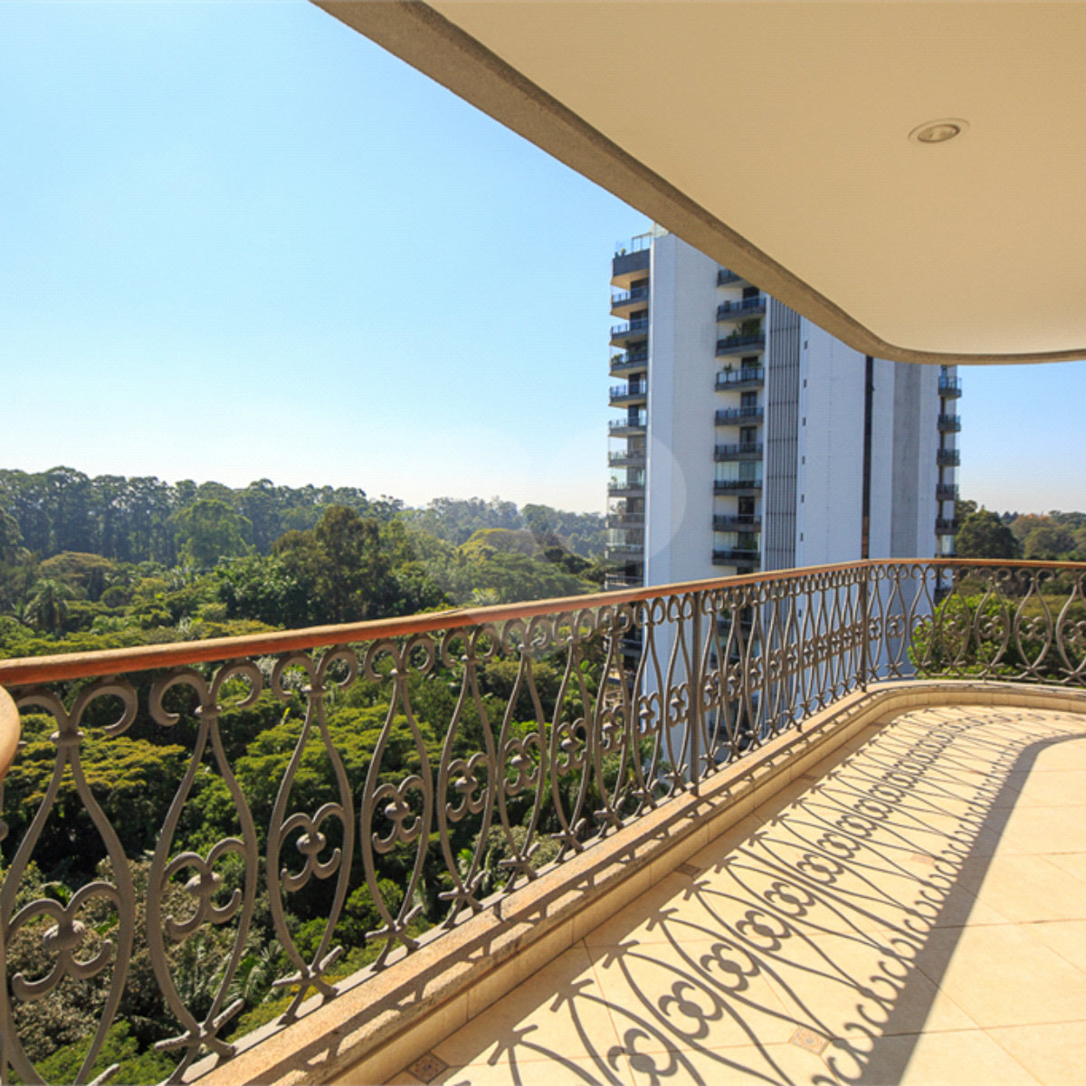 Duplex à venda ou para alugar com 5 suítes em Alto da Boa Vista, São Paulo, SP