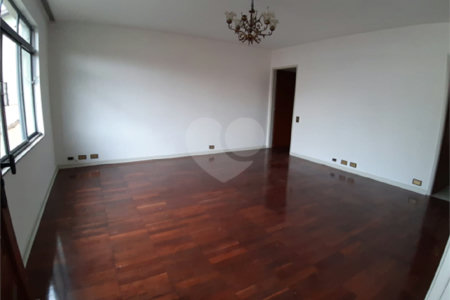 Sobrado à venda com 3 quartos, sendo 1 suíte, em Parque Ramos Freitas, São Paulo, SP