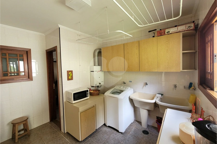 Casa à venda com 4 quartos, sendo 2 suítes, no condomínio Alpes da Cantareira, Mairiporã - SP