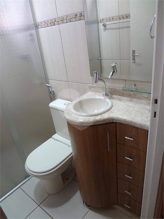 Apartamento no Condomínio Residencial Ipê I .