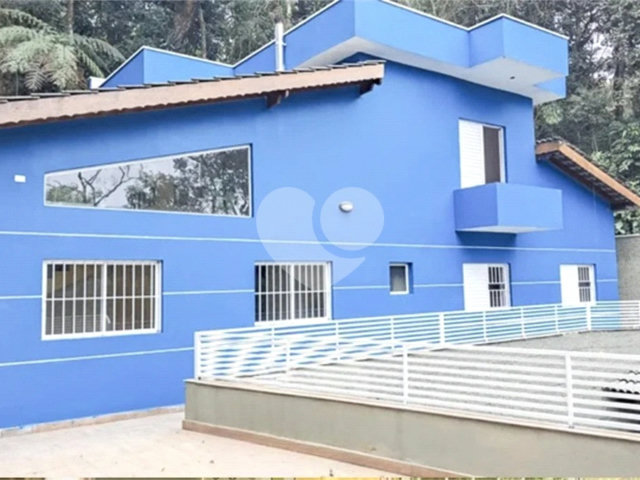 Casa à venda com 3 quartos, sendo 1 suíte,  no condomínio Jardim da Montanha I, Mairiporã - SP