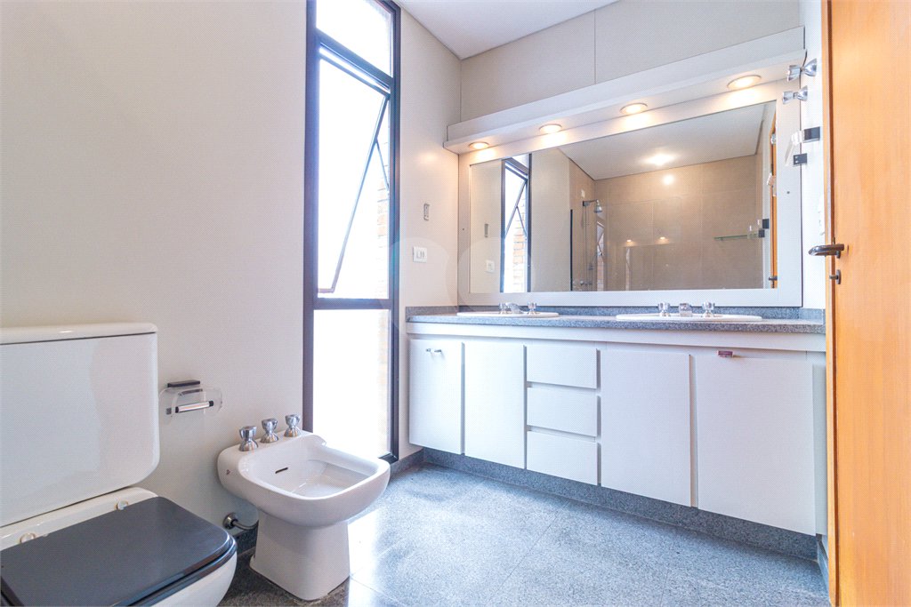 Apartamento à venda com 4 quartos, sendo 3 suítes,  em Chácara Santo Antônio, São Paulo, SP