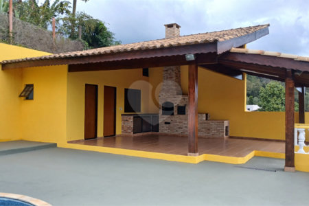 Casa em condomínio para alugar com 3 quartos, sendo 1 suíte, em Vila Petrópolis, Atibaia, SP