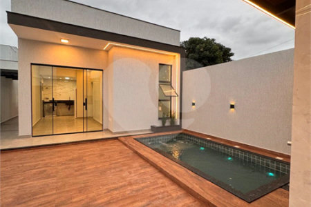 Casa à venda com 2 quartos, sendo 1 suíte, em Guriri, Cabo Frio, RJ