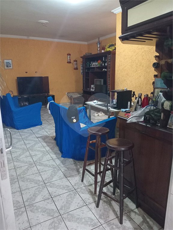Sobrado à venda com 4 quartos, sendo 1 suíte,  em Furnas, São Paulo, SP