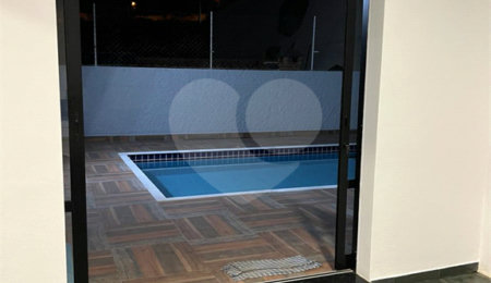 Casa à venda com 4 quartos, sendo 2 suítes,  no Centro, Serra Negra, SP