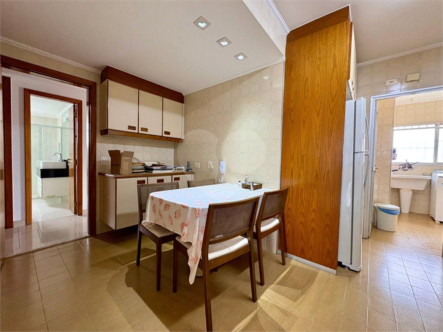 Apartamento à venda com 4 quartos, sendo 1 suíte, em Moema, São Paulo, SP