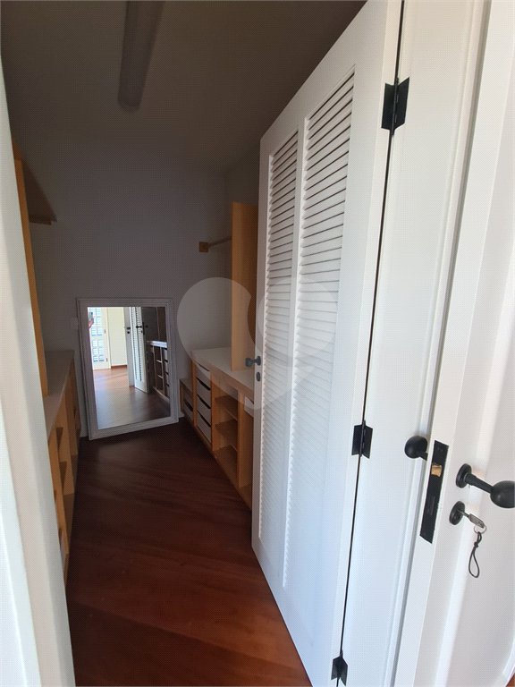 Casa à venda com 3 suítes no condomínio Estância Marambaia, Vinhedo - SP