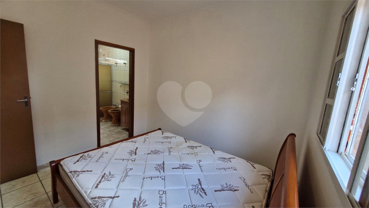 Casa para alugar com 3 quartos, sendo 1 suíte, no condomínio Santa Mônica, Atibaia - SP