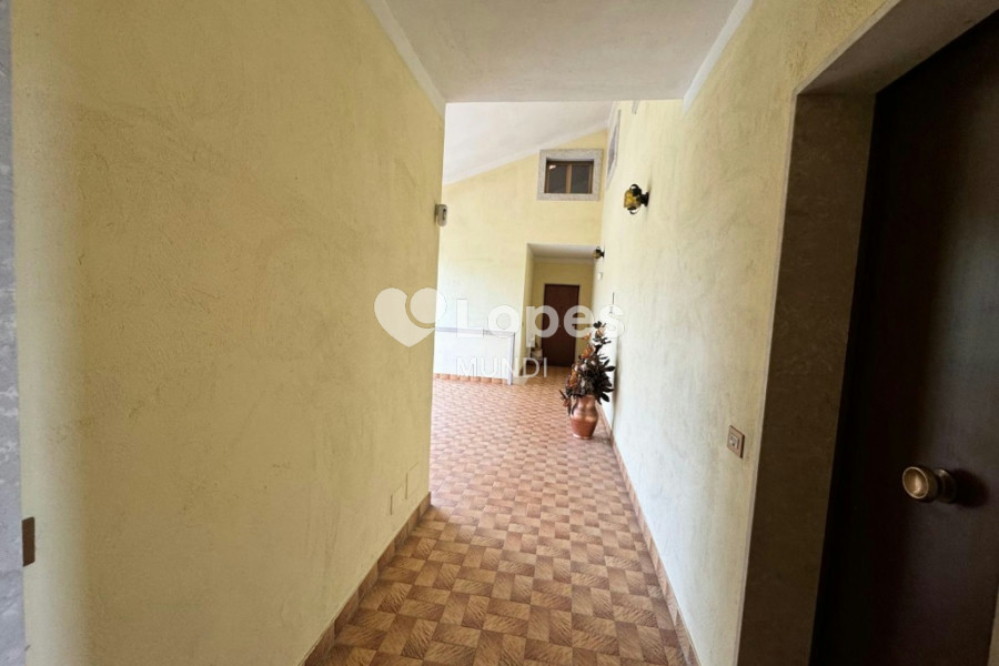 Casa multifamiliar à venda em Verona, Itália – 3 unidades e 12.000 m²